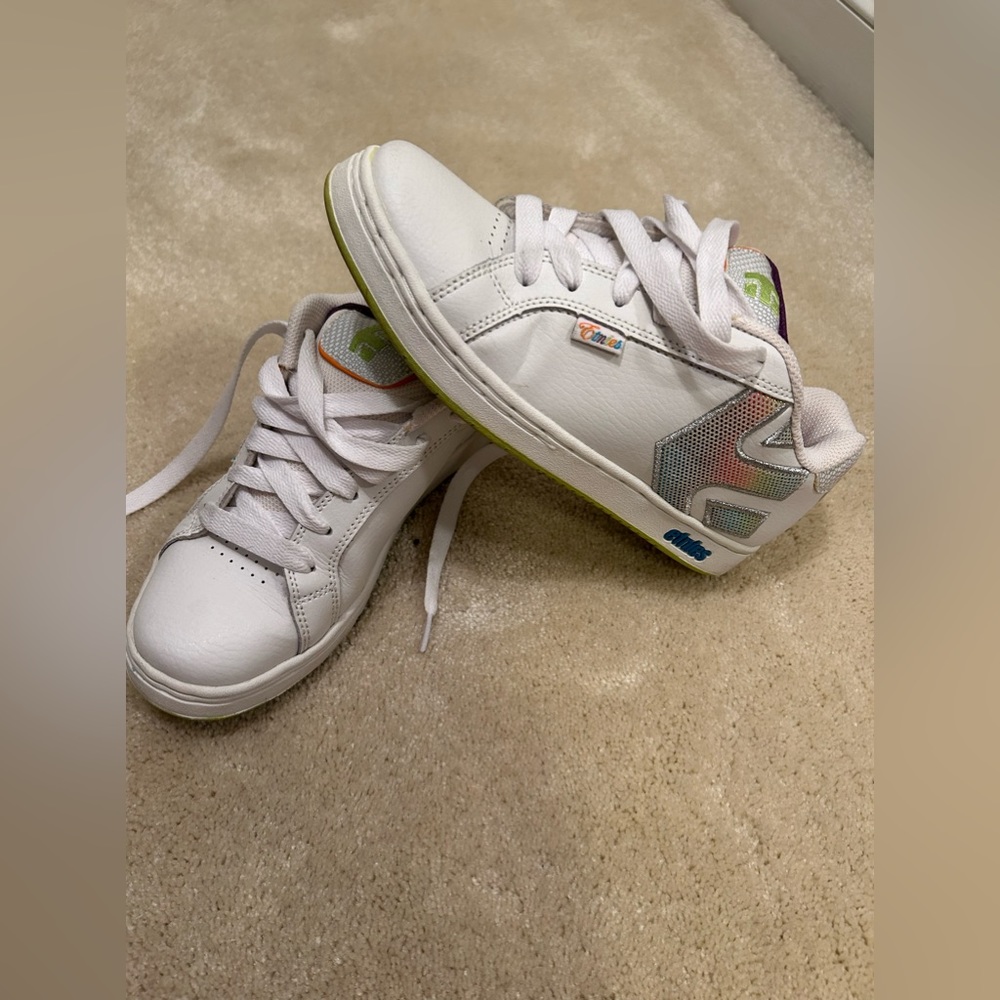Women’s size 7 white Etnies sneakers